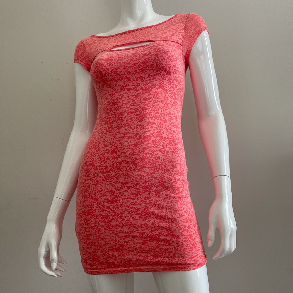 guess : salmon//pink bodycon dress w chest cut-out
